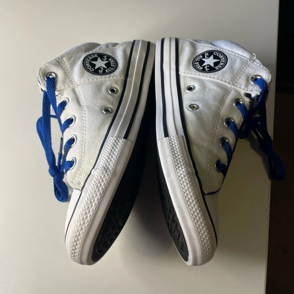 Kids Converse high top royal blue/white shoes
